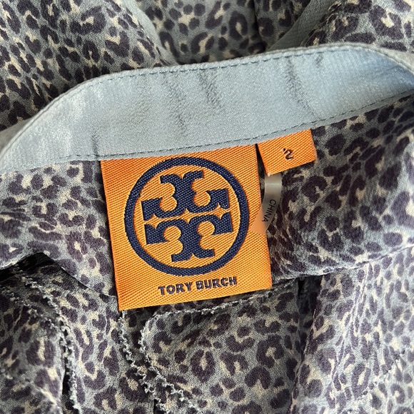 Tory Burch Silk Leopard Print Ruffle Front
Blouse, size 2 womens - Picture 11 of 12